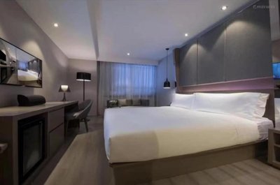 JinglaiHotel Weining Road Subway Station