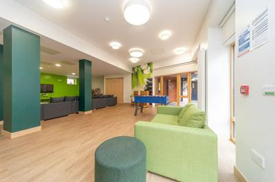 JOIVY Affordable 3,4,5 and 12 bed private flats next to Royal Mile - Adults only