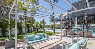 Spectacular Holiday Home With Private Pool Near the sea