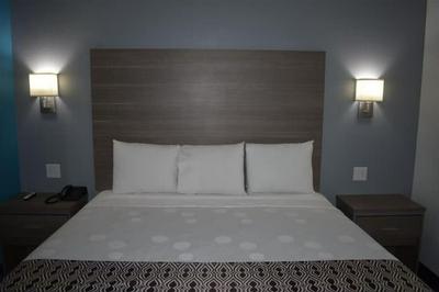 Hotel Royale IAH Airport North Houston I-45