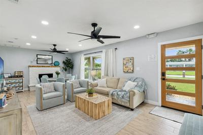 131 W Pasco Ln