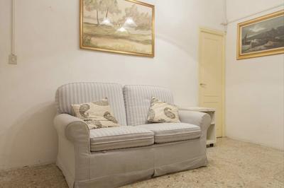 1 Bed Flat - Sleeps 2 - Parking