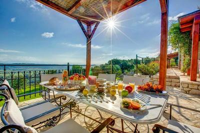 Stunning 8-bed Villa in Marmaro With Amazing View
