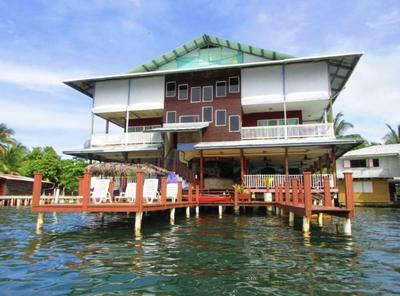 Los balcones over the sea