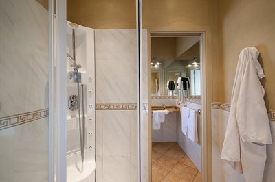in Verona With 3 Bedrooms and 3 Bathrooms