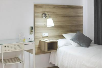 Hotel Restaurante Vía Sevilla - Cádiz by MA 22 Puntos