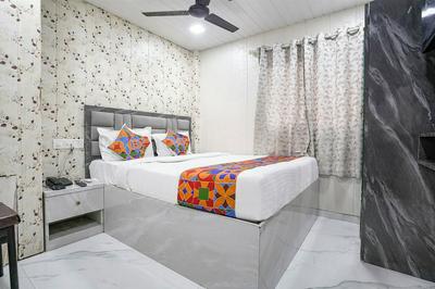 Fabhotel Hans Residency