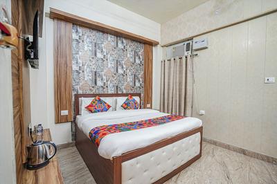 Fabhotel Triweni Palace