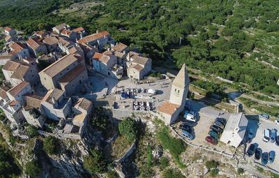 Nice Apartment in Cres With 2 Bedrooms and Wifi
