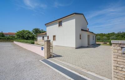 Nice Home in Kmacici With Outdoor Swimming Pool, Wifi and 3 Bedrooms