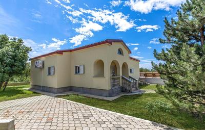 Stunning Home in Smrika With Wifi and 3 Bedrooms