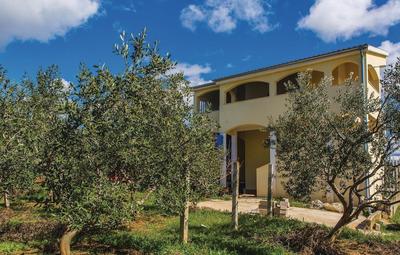 Beautiful Home in Kastel Novi With Wifi and 3 Bedrooms