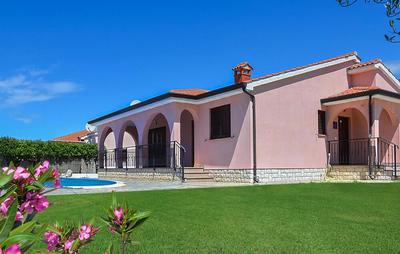 Amazing Home in Dracevac With Outdoor Swimming Pool, Wifi and 3 Bedrooms