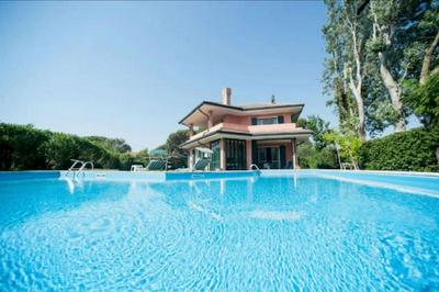 Albarella Villa With sea View and Pool