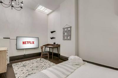 Casa Queen East Jaw Dropping 3BR Suite