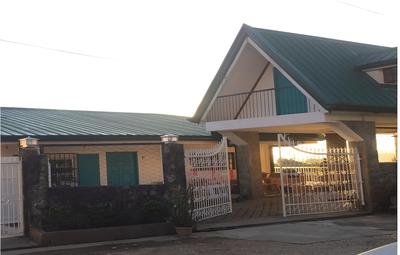 OYO 742 Blythe 888 De Jardin Transient House