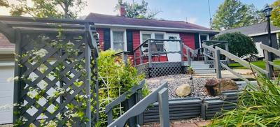 Little Loch 2 Bedroom Home by RedAwning