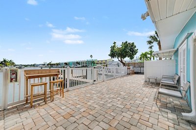 Walk to the Beach Pets OK Waterfront King Bed, Billede 2
