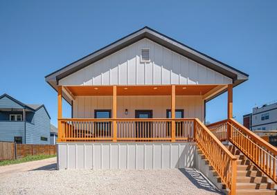 3br-2ba Cityscape Haven With Panoramic Tower View!