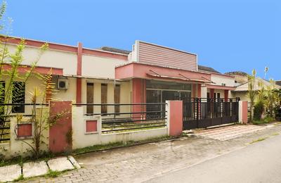 OYO 91878 Cherry Red Hotel