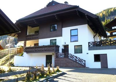 Apartment With Mountain & Slope View