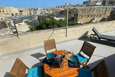 Magnificent Sea View Penthouse Cospicua