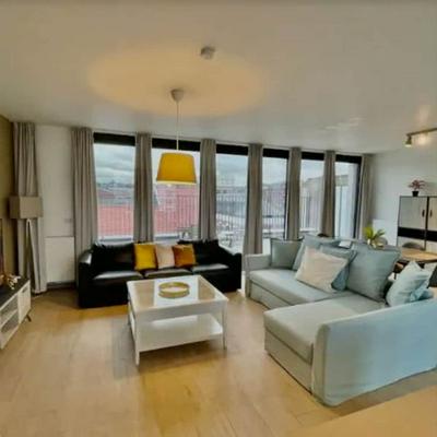 Modern 2BR Penthouse Near Diamond District by Oneluxstay