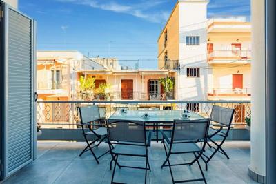 Spacious Modern Flat Next to the Historical Center