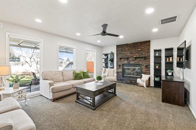 Cozy 5BR w Fire Pit BBQ Near Topgolf Fun