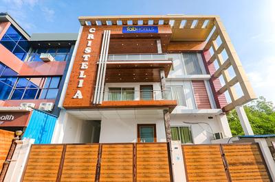 Fabhotel The Crestelia
