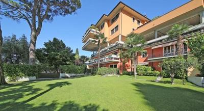 Amely Apartment in Gardone Riviera