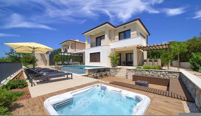 Villa Lord With Heated Pool Jacuzzi and Sauna
