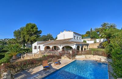 Hibiscus in J vea With 6 Bedrooms and 4 Bathrooms