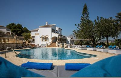 Adsubia 8 in J vea With 4 Bedrooms and 5 Bathrooms