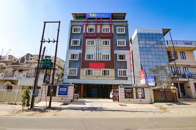 Fabhotel Doon Maira