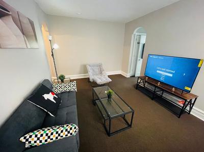 1-br Glenside - Long Term Available Parking