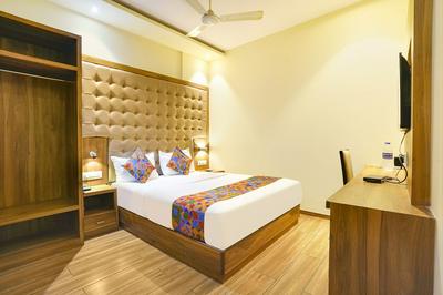 FabHotel Cozy Inn