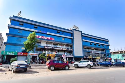 Fabhotel Shree