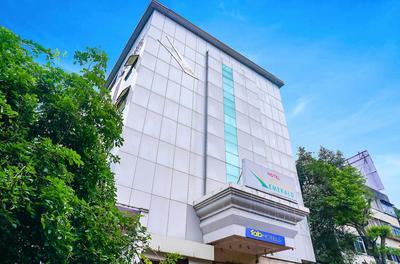 FabHotel Golden Emerald