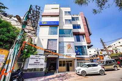 Fabhotel Emirates Inn