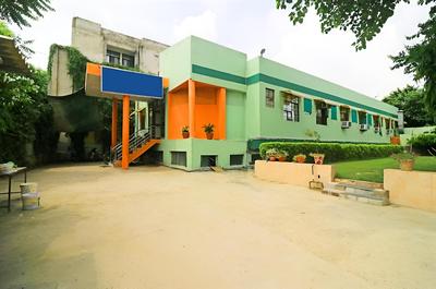 Goroomgo Brlux International Agra