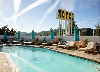 Skyview Hotel - 21 & Over Pool