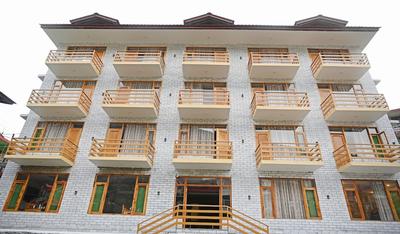 Treebo Dev With Valley View, Mall Road