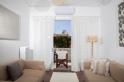 "aretis Apartment"- At The Foothills Of The Castle