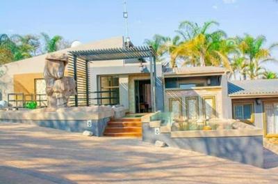 Kings Hotel and Gallery