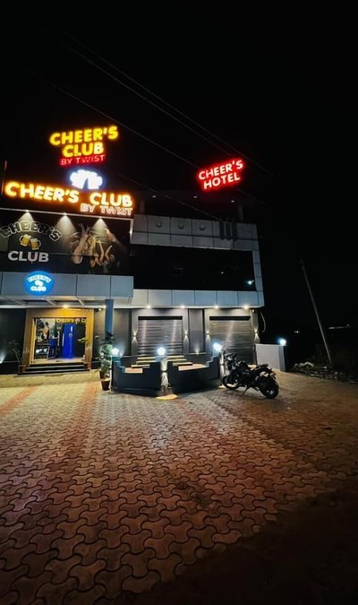CHEERS CLUB & HOTEL