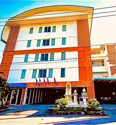 Navanakorn Aomsin Hotel near Big C Super