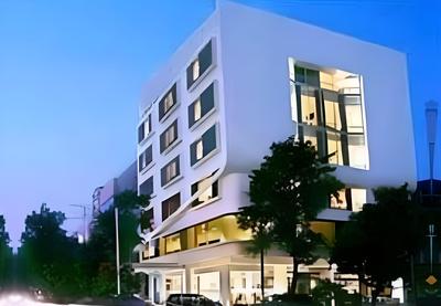 MaxOneHotels Premier Melawai