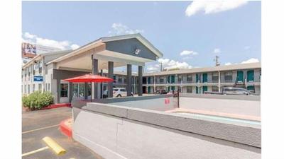 Motel 9 University-Downtown
