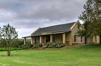 Oewerzicht Tented River Lodge & Farm Cottages